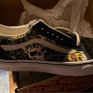 New in box Vans Beauty Skull Classic